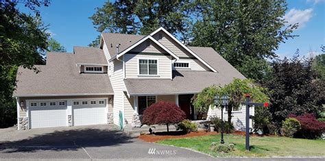 Welcome to this gorgeous 1543 Square foot home in downtown Puyallu. . 220 15th ave se puyallup wa 98372